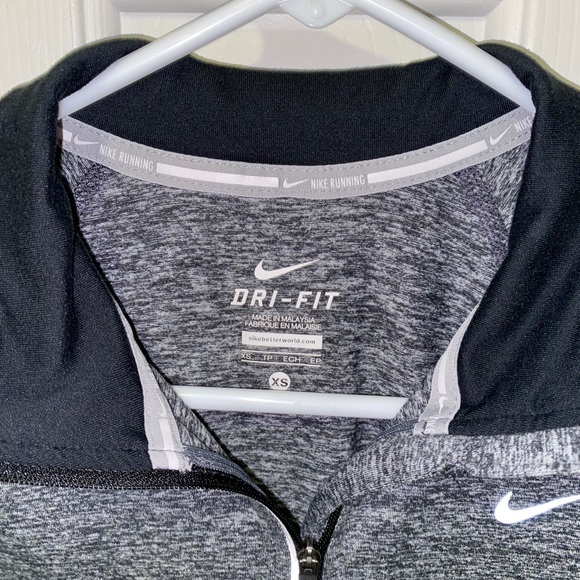 Nike Quarter Zip - Picture 4 of 4